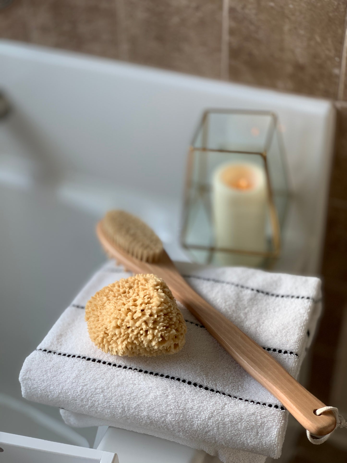 BATHING BRUSH WITH HANDLE